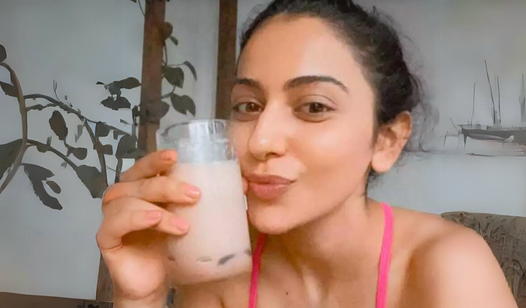 Start Your Day With Healthy Smoothies; Rakul Preet Does! Start Your Day With Healthy Smoothies; Rakul Preet Does!
