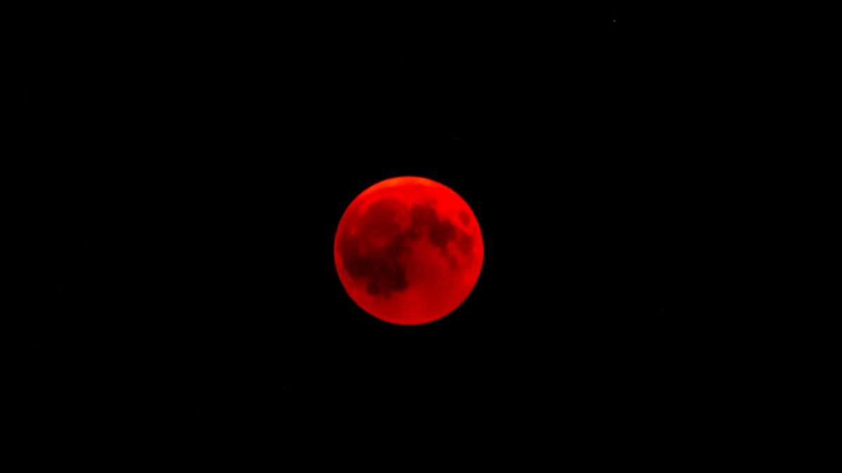 Blood Moon 2025: India Watches Rare Total Lunar Eclipse in Awe