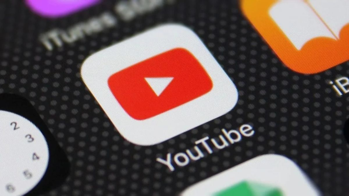 YouTube Tests Image Carousels in Shorts -Your Feed Could Start Looking Like Instagram!