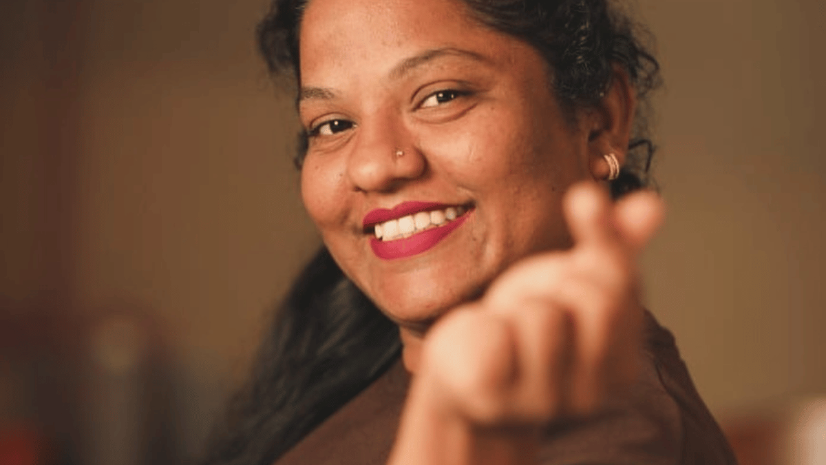 A young barista at a café in Bandra, Mumbai, interacting warmly with customers, representing Suraksha Suvarna’s journey from everyday café work to becoming a relatable social media personality through candid, real-life content.